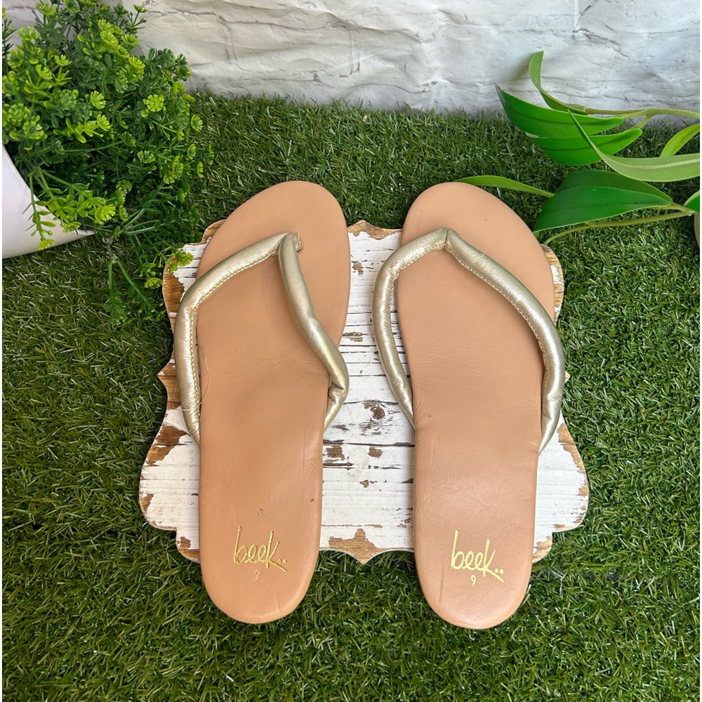 Beek Sunbird metallic color Flip Flop size 9 new🌷